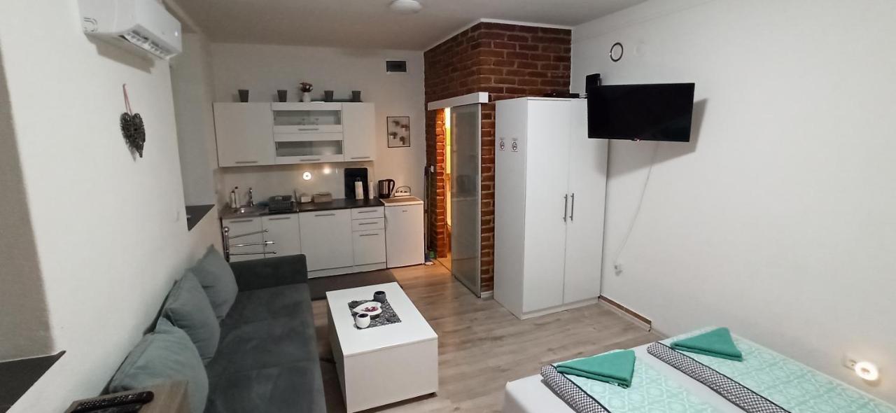 Helly'S Apartman - Self Check-In - يايتشه المظهر الخارجي الصورة