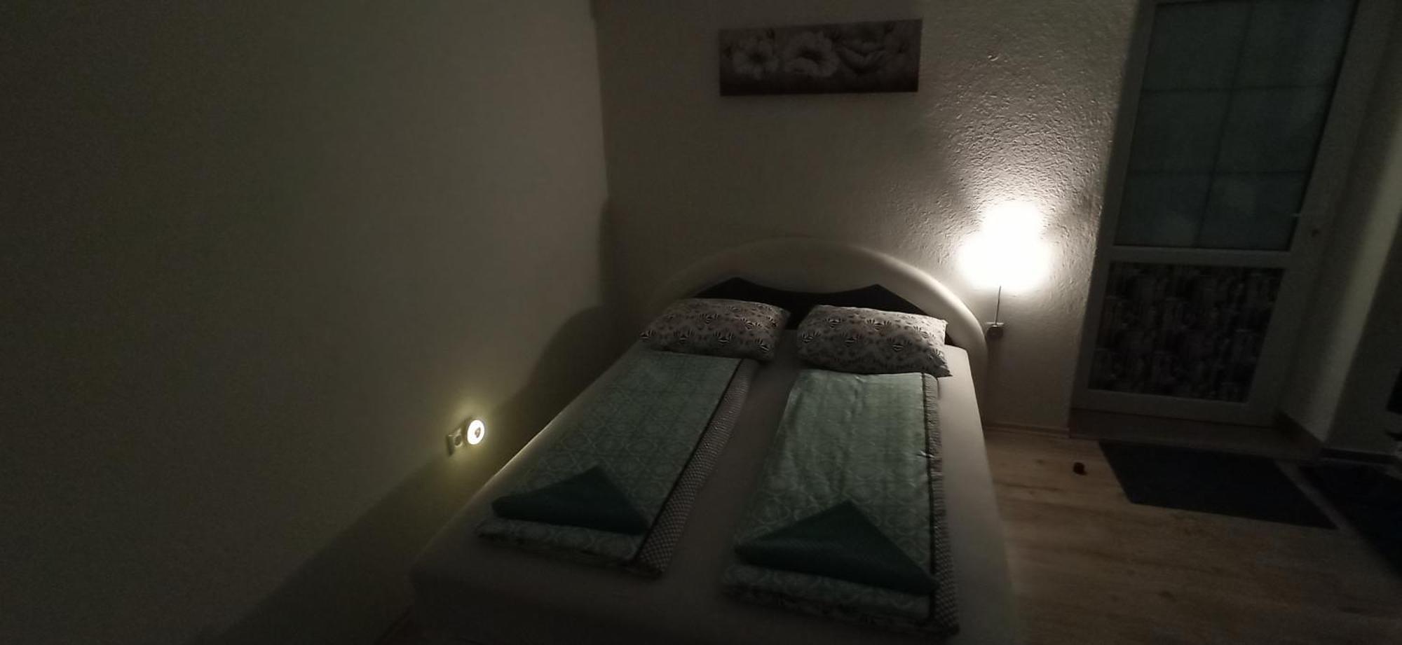 Helly'S Apartman - Self Check-In - يايتشه الغرفة الصورة